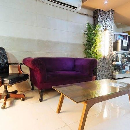 Sir William'S Hotel Quezon City Exterior foto