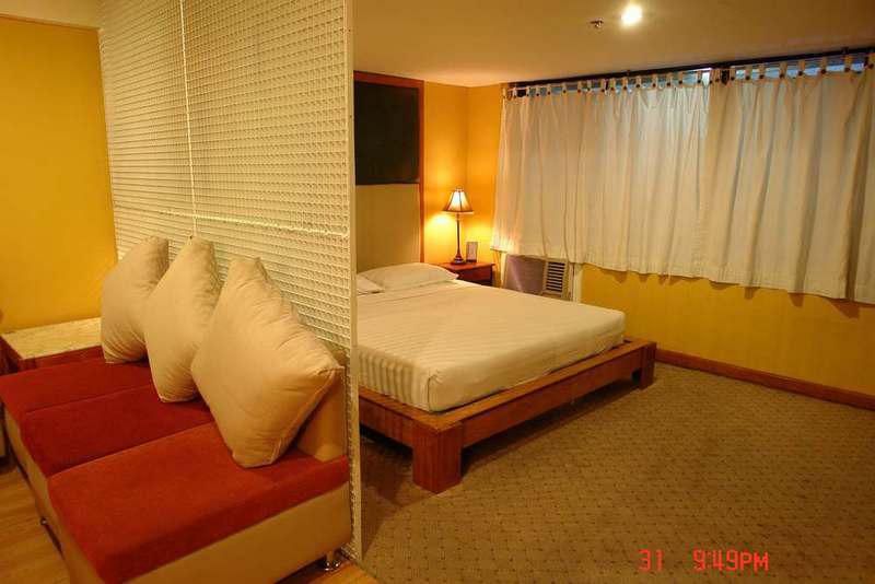 Sir William'S Hotel Quezon City Exterior foto